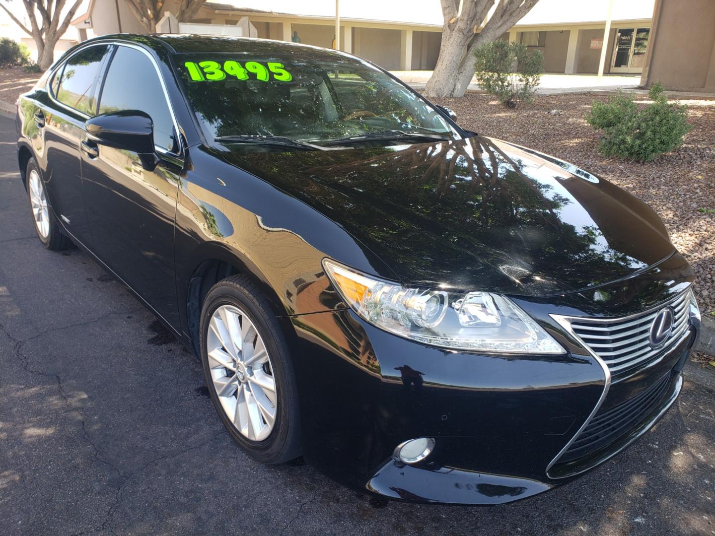 2013 /black Lexus ES 350h es 300h (JTHBW1GG1D2) with an 2.5L L4 DOHC 16V HYBRID engine, Continuously Variable Transmission transmission, located at 323 E Dunlap Ave., Phoenix, AZ, 85020, (602) 331-9000, 33.567677, -112.069000 - 2013 Lexus ES Hybrid,......A True Must See!! No accidents, IceCold AC, The car is gorgeous inside and out, power windows, power door locks, Gorgeous tinted sunroof, Stereo/Cd Player, Navigation, Phone sync, Bluetooth, Satellite radio compatible, Backup camera, Clean Black Interior with beautiful Bla - Photo#2